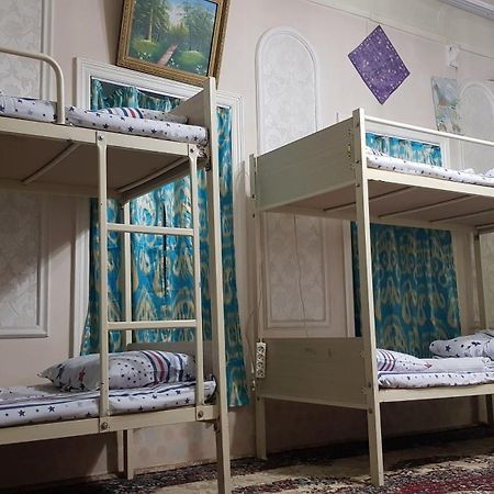 בוקורו Guesthouse Kamolot מראה חיצוני תמונה