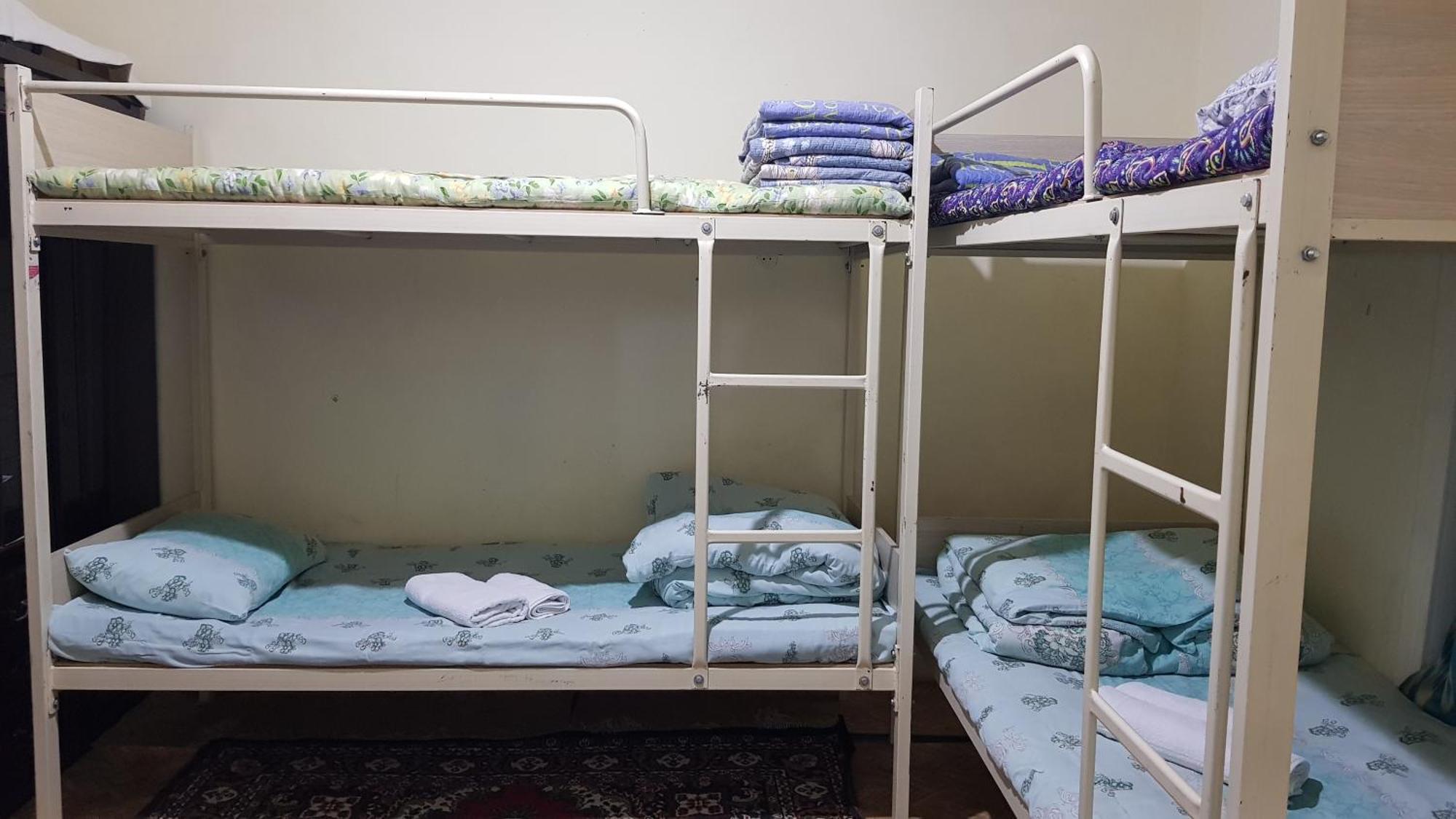 בוקורו Guesthouse Kamolot מראה חיצוני תמונה